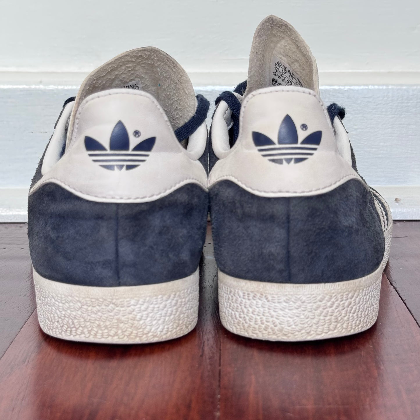 Adidas Originals Gazelle Navy Suede Sneakers – Size 7.5 US