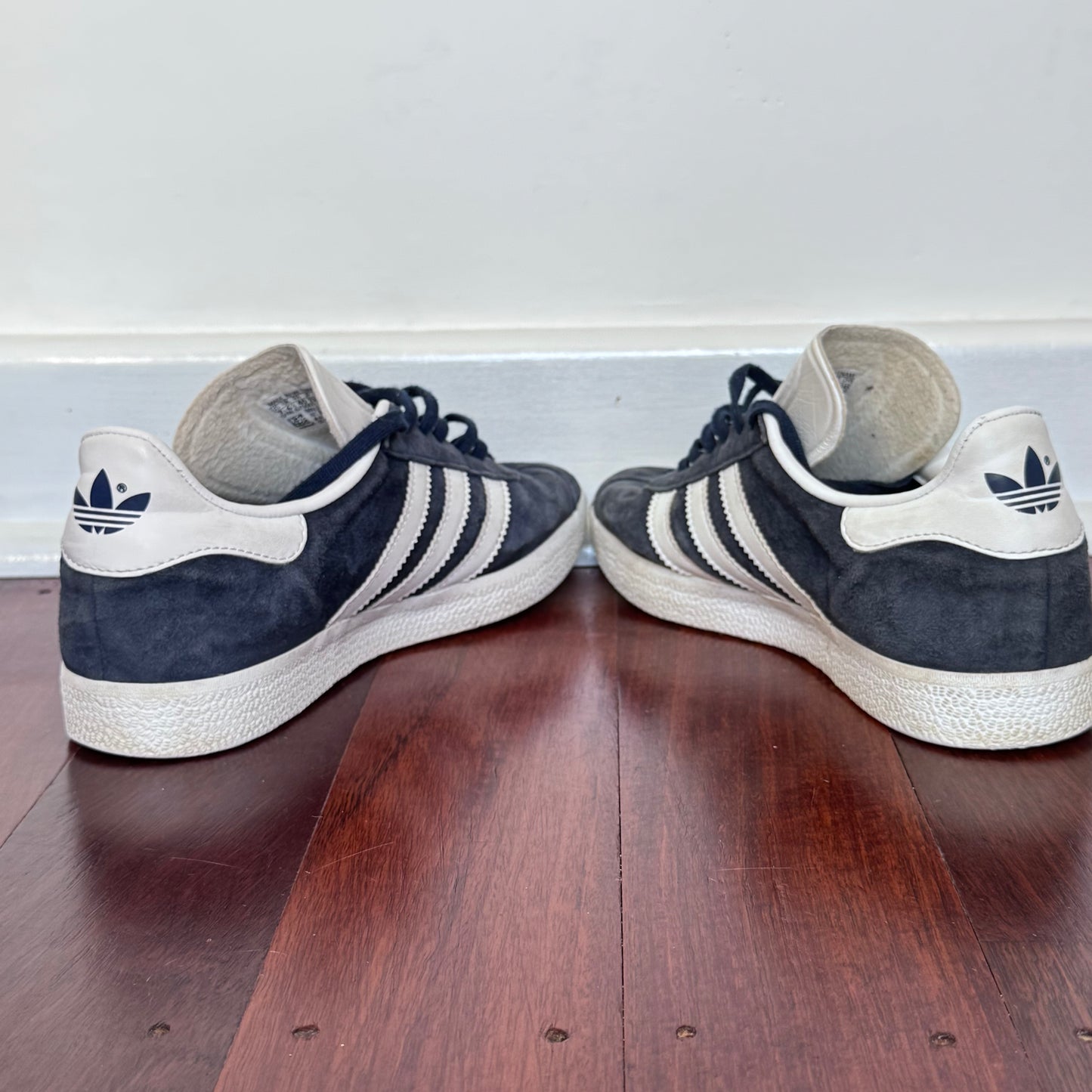 Adidas Originals Gazelle Navy Suede Sneakers – Size 7.5 US